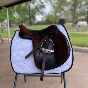 SOLD M. Toulouse Premia Close Contact/Jump Saddle